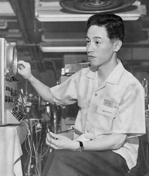 Leo Esaki Cựu sinh viên trường Đại học Tsukuba và là nhà vật lý người Nhật Bản giành giải Nobel vật lý 1973