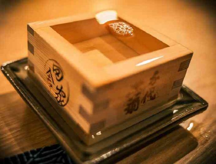 Cốc "Masu" dùng để uống rượu Sake trong những dịp đặc biệt trang trọng và truyền thống 