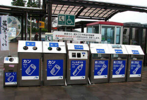 Các bạn du học sinh nhớ phân loại và bỏ rác đúng nơi quy định khi học tập tại Nhật