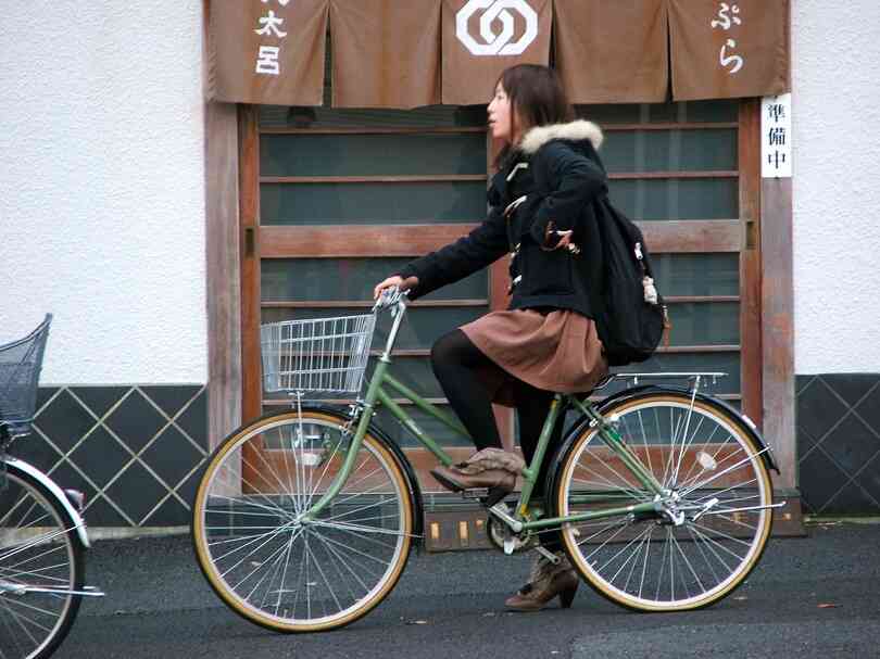 Xe đạp là phương tiện đi lại phổ biến của du học sinh