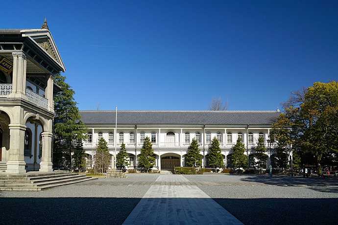 Trường Đại học Ryukoku,là ngôi trường đại học tư thục lâu đời nhất ở Nhật Bản